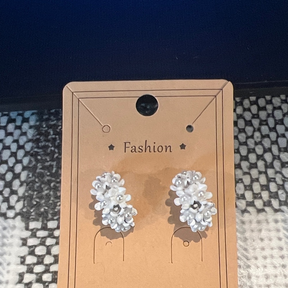 Chic Silver Floral Earrings
